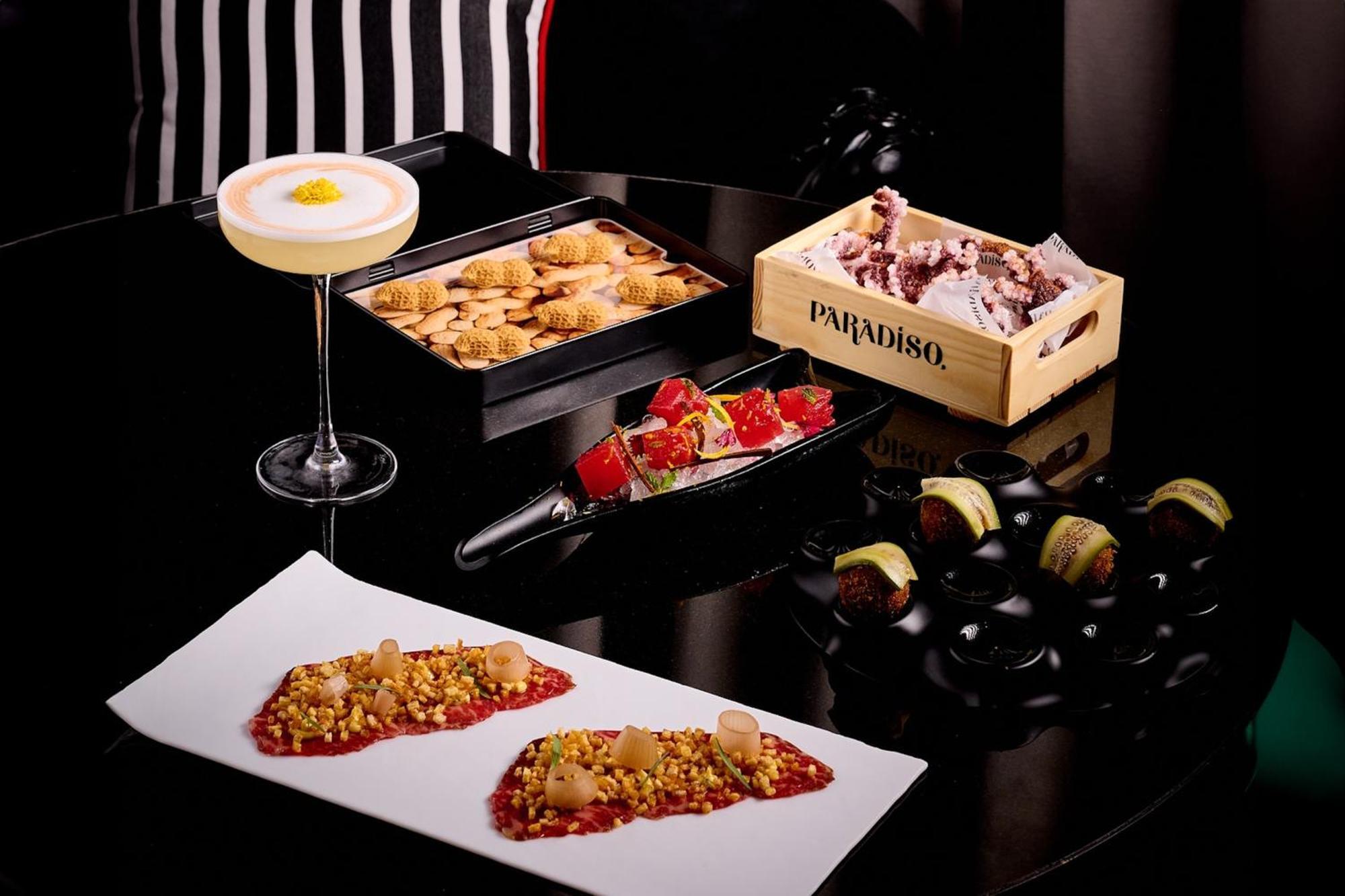 Five Luxe Hotel Dubai Buitenkant foto Paradiso cocktail and tapas