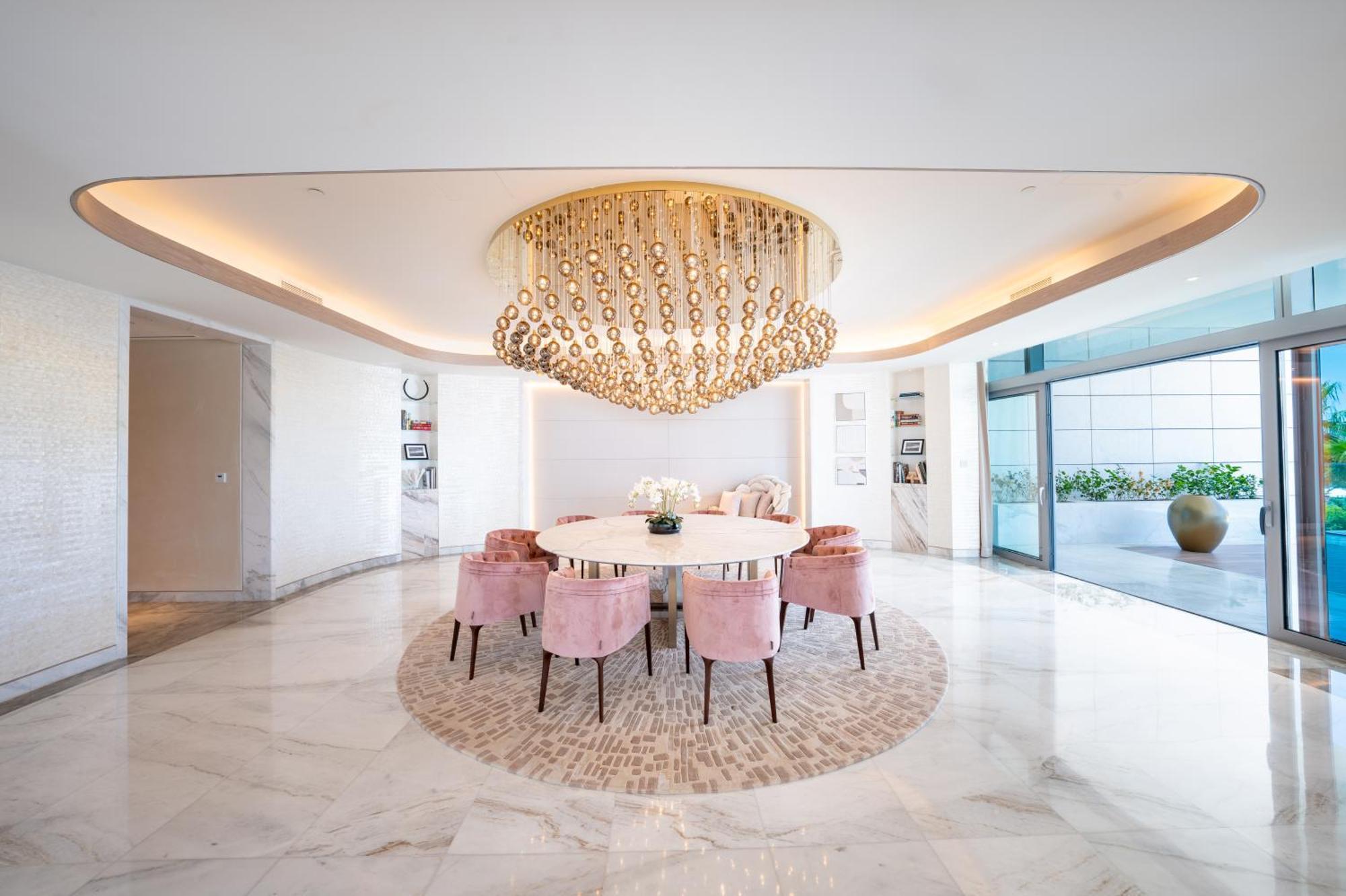 Five Luxe Hotel Dubai Buitenkant foto Dining room