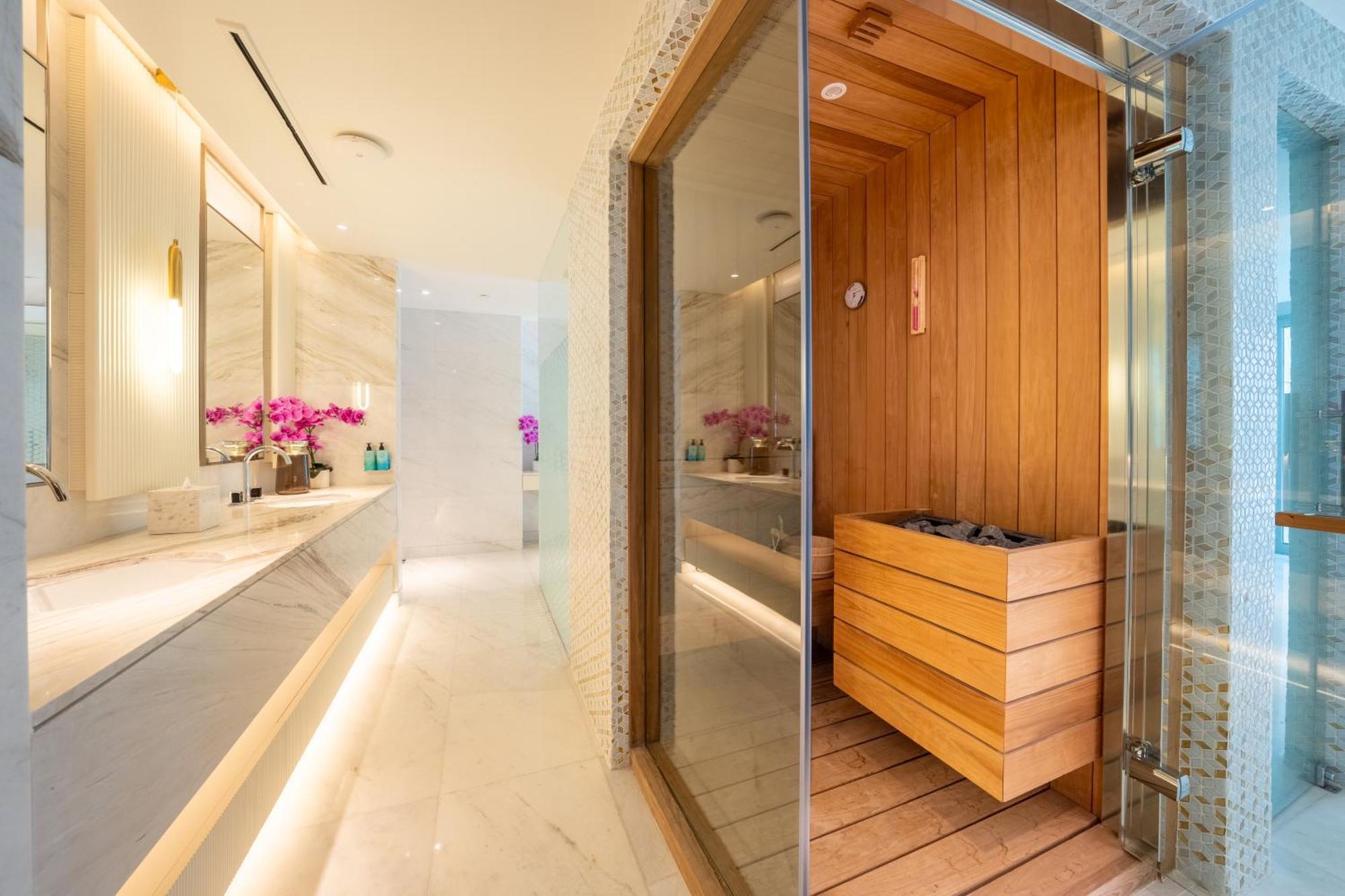 Five Luxe Hotel Dubai Buitenkant foto Sauna at The Spa at The Atlantis