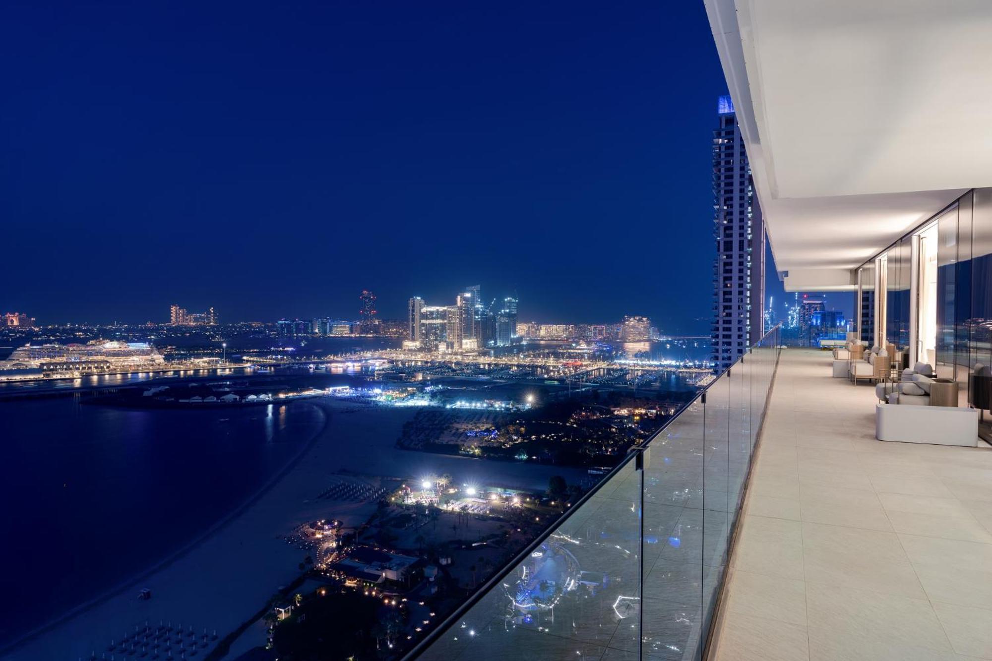 Five Luxe Hotel Dubai Buitenkant foto View from the penthouse