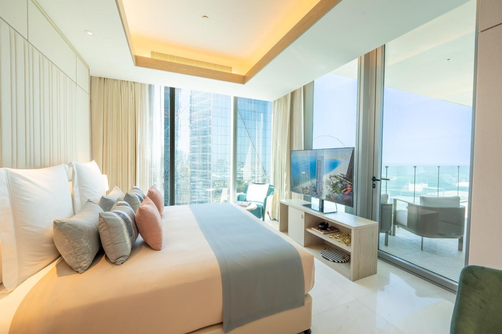 Five Luxe Hotel Dubai Buitenkant foto A bedroom at the Ritz-Carlton, Maldives