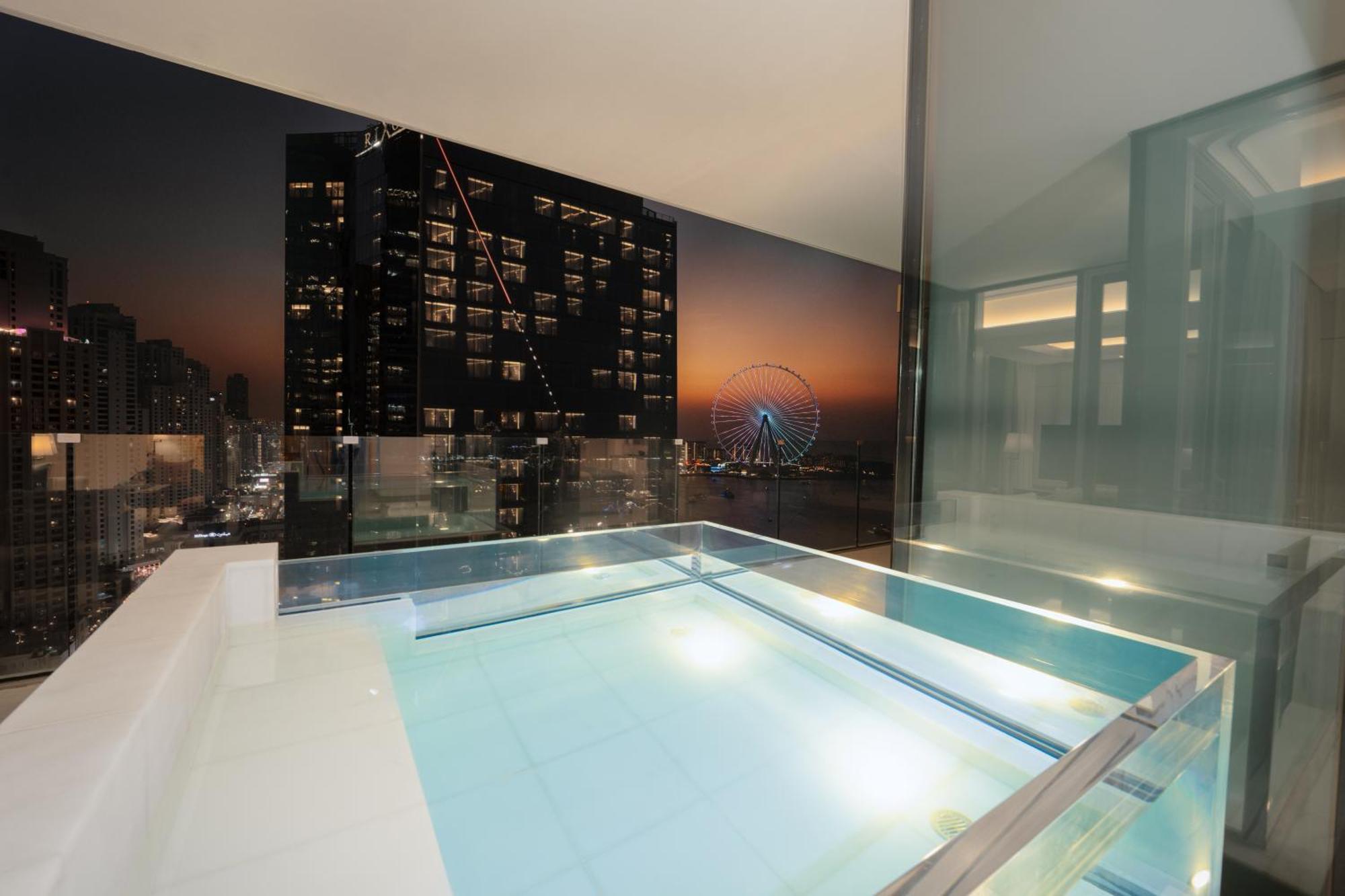 Five Luxe Hotel Dubai Buitenkant foto Sky Pool