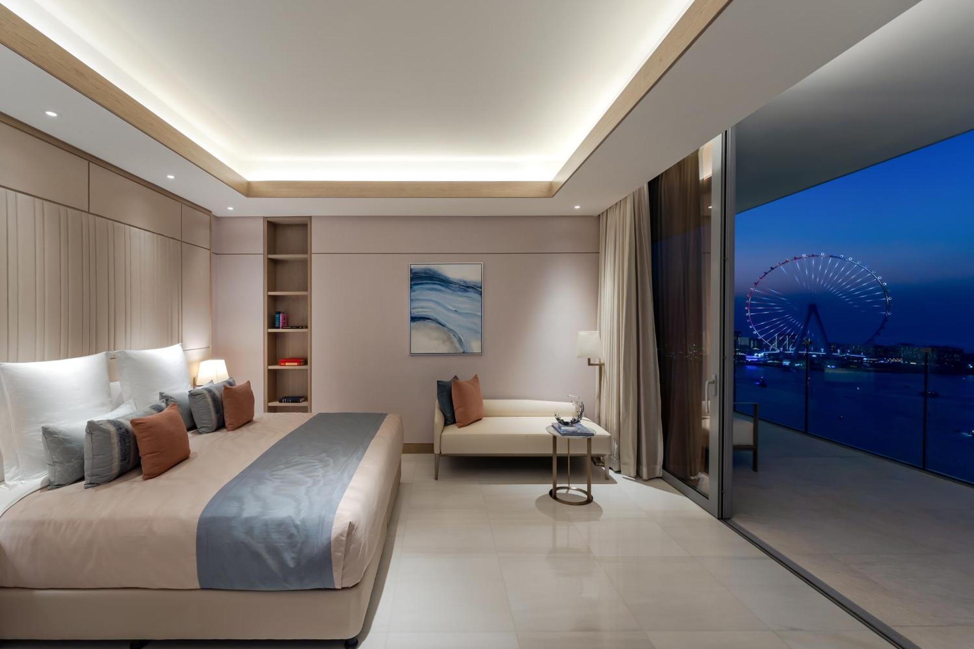 Five Luxe Hotel Dubai Buitenkant foto A bedroom in the hotel