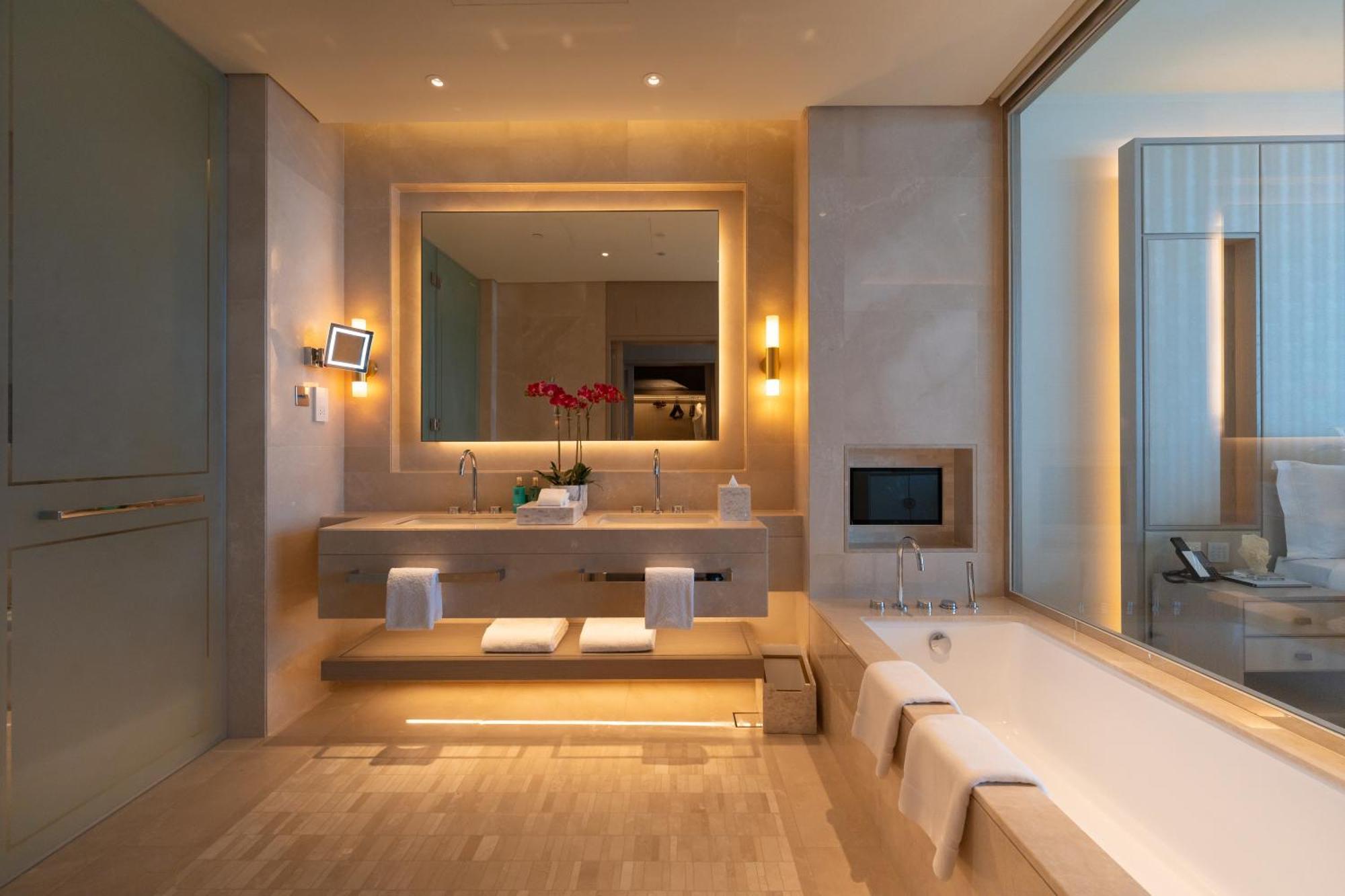 Five Luxe Hotel Dubai Buitenkant foto Bathroom