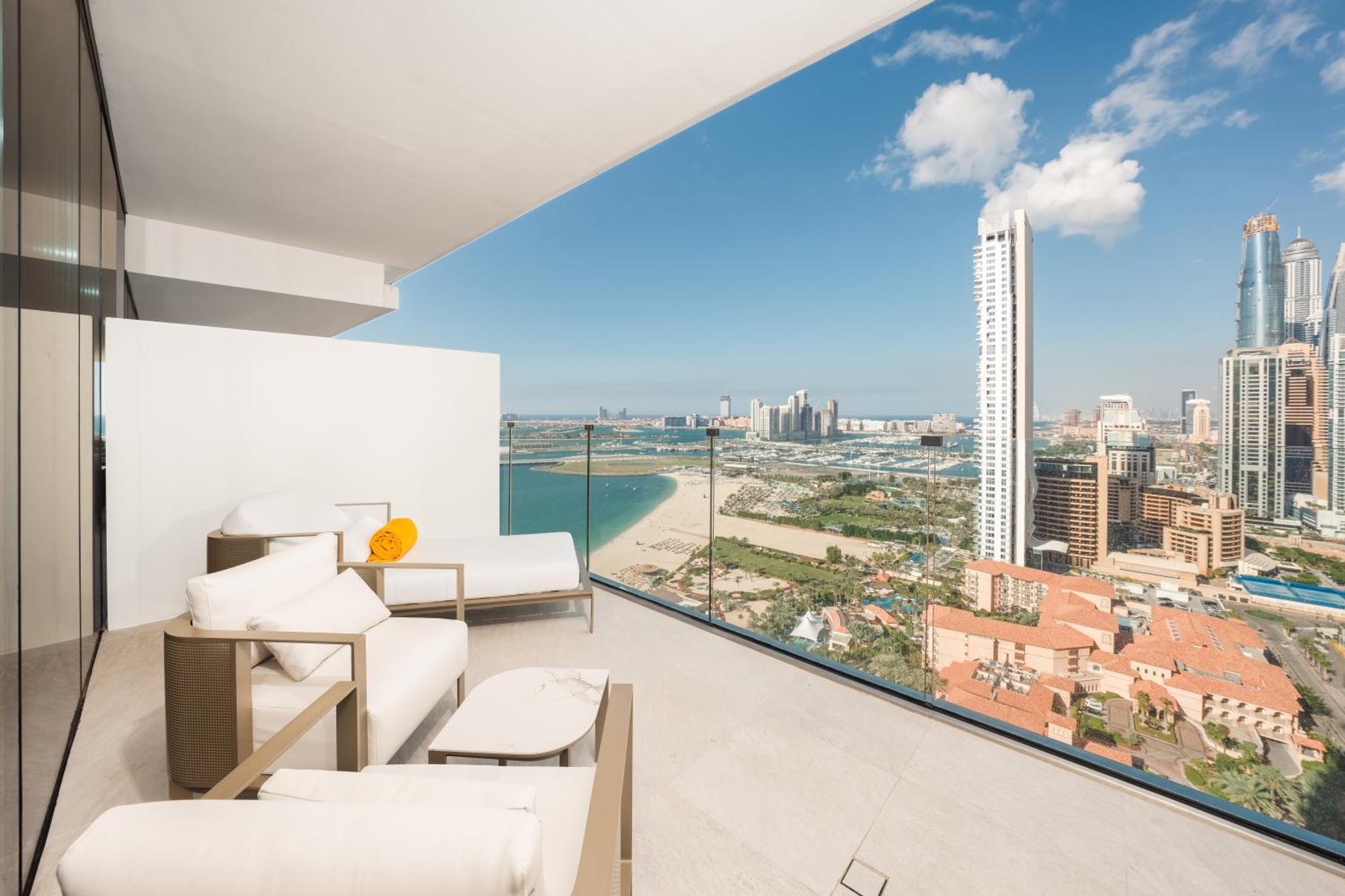 Five Luxe Hotel Dubai Buitenkant foto View from the balcony of a typical apartment