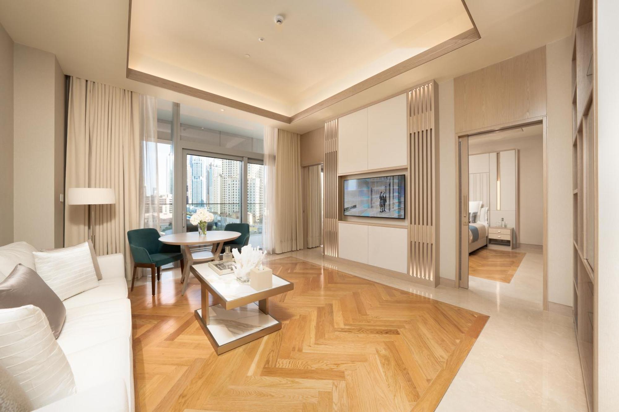 Five Luxe Hotel Dubai Buitenkant foto A suite at the hotel