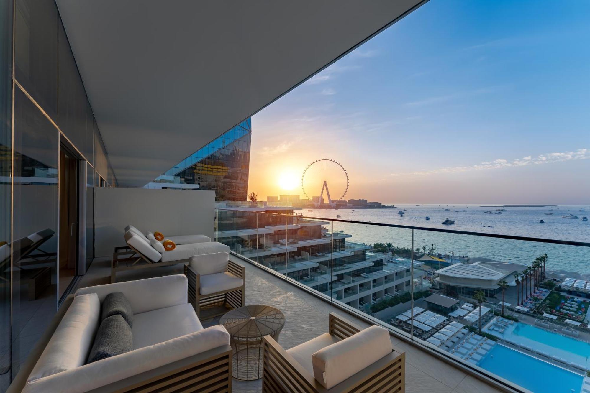 Five Luxe Hotel Dubai Buitenkant foto View of the Palm Jumeirah from the hotel