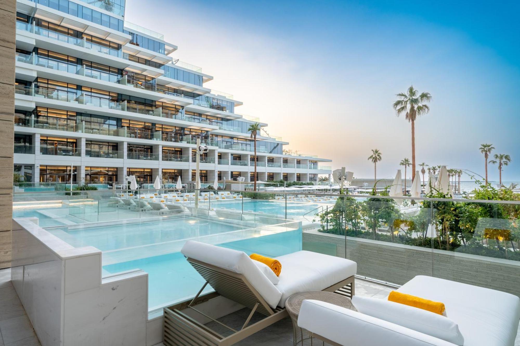 Five Luxe Hotel Dubai Buitenkant foto The West Hollywood Hotel